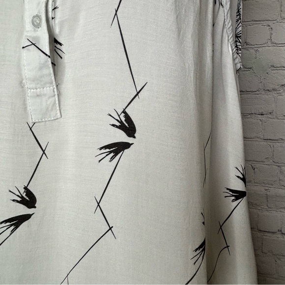 New Light Black and White Sleeveless Top with Bird Print Size 5XL - Picture 4 of 9